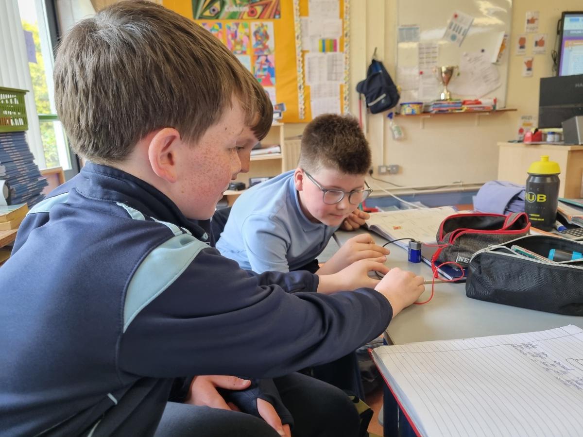 Making circuits Making circuits