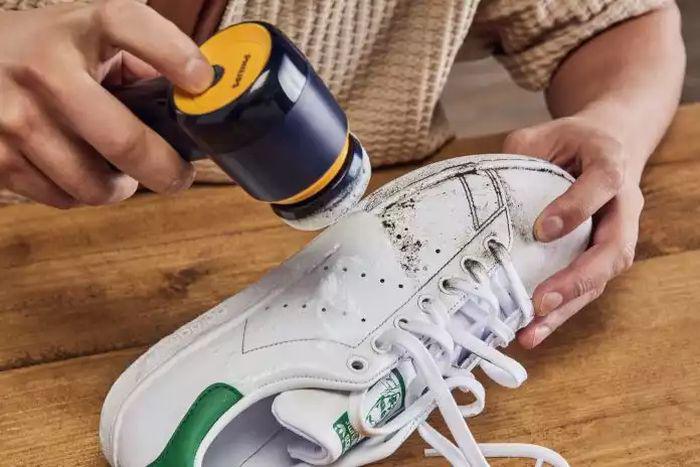 Sneaker Cleaner : Philips à la conquête des amoureux de baskets