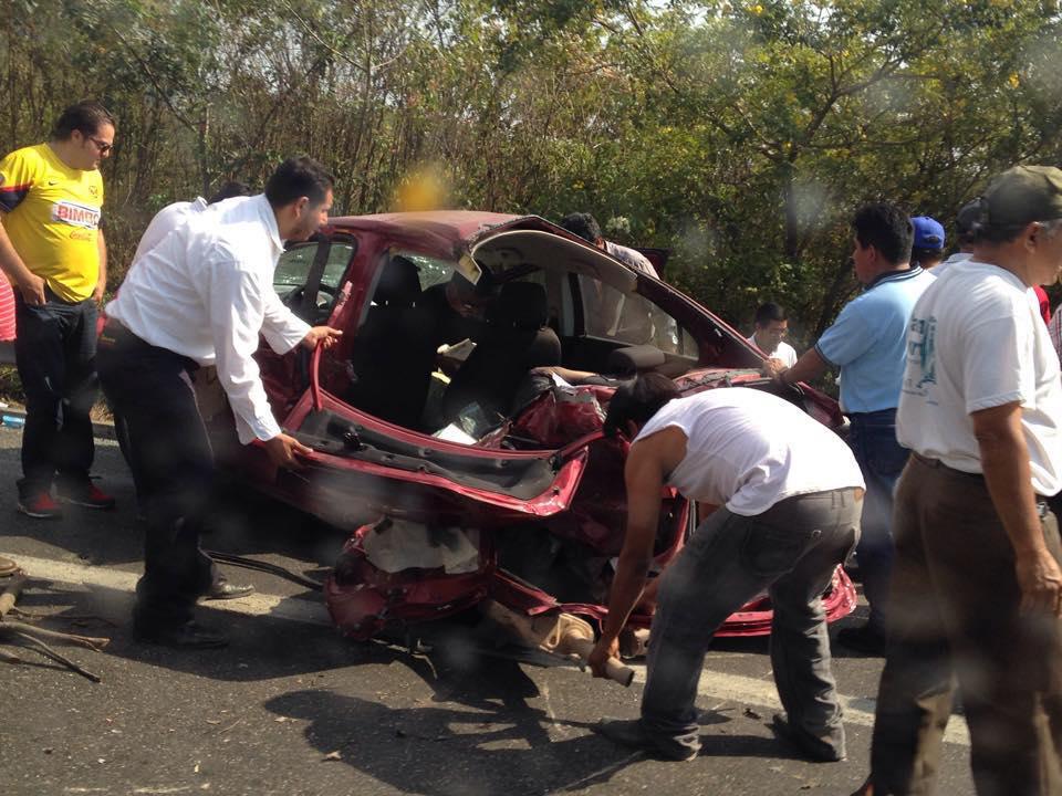 Accidente fuerte en vía rápida Tuxtla - San Cristóbal. Accidente fuerte en vía rápida Tuxtla - San Cristóbal.