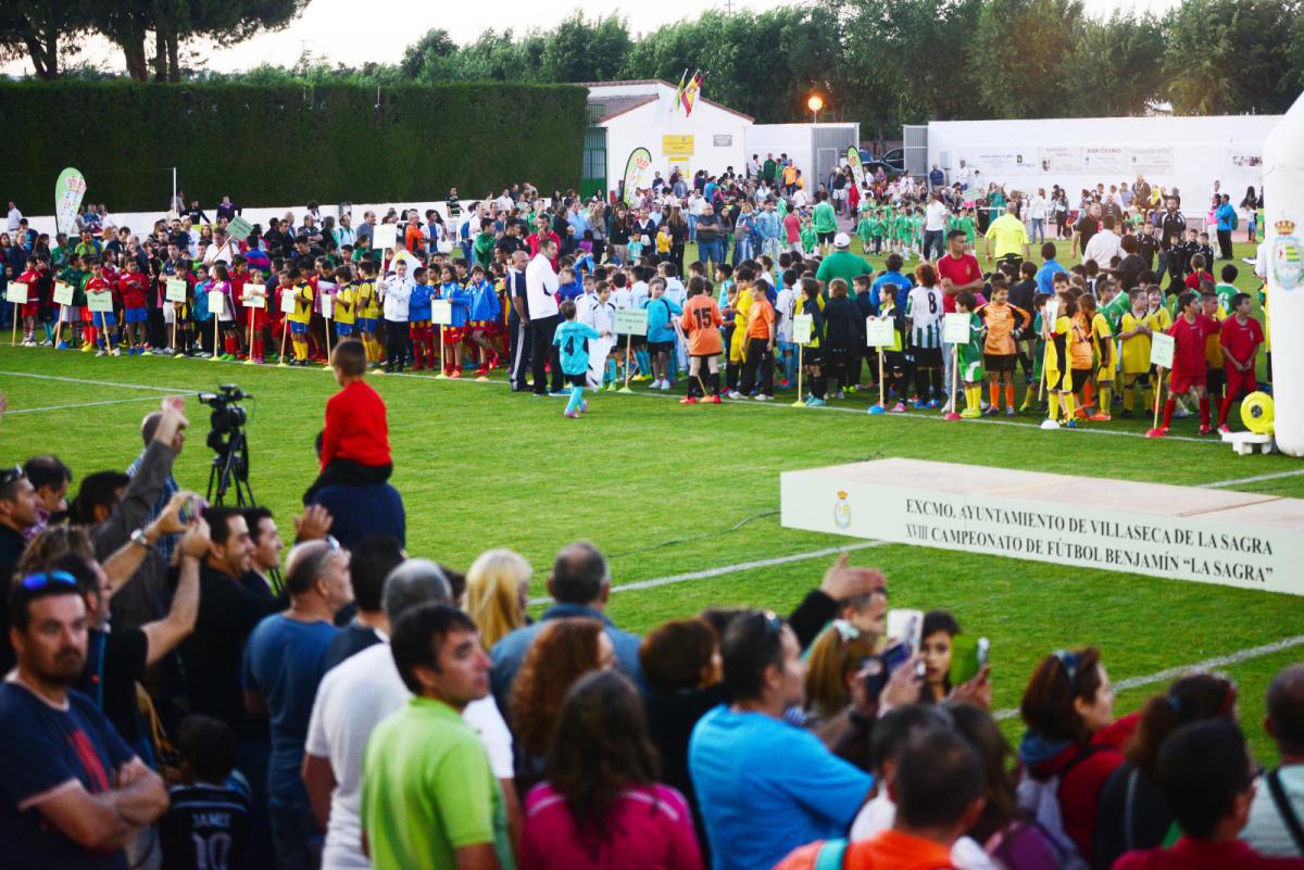 LA PRENSA SE HACE ECO DEL FINAL DEL XXVI CAMPEONATO DE FÚTBOL BENJAMÍN "LA SAGRA" LA PRENSA SE HACE ECO DEL FINAL DEL XXVI CAMPEONATO DE FÚTBOL BENJAMÍN "LA SAGRA"