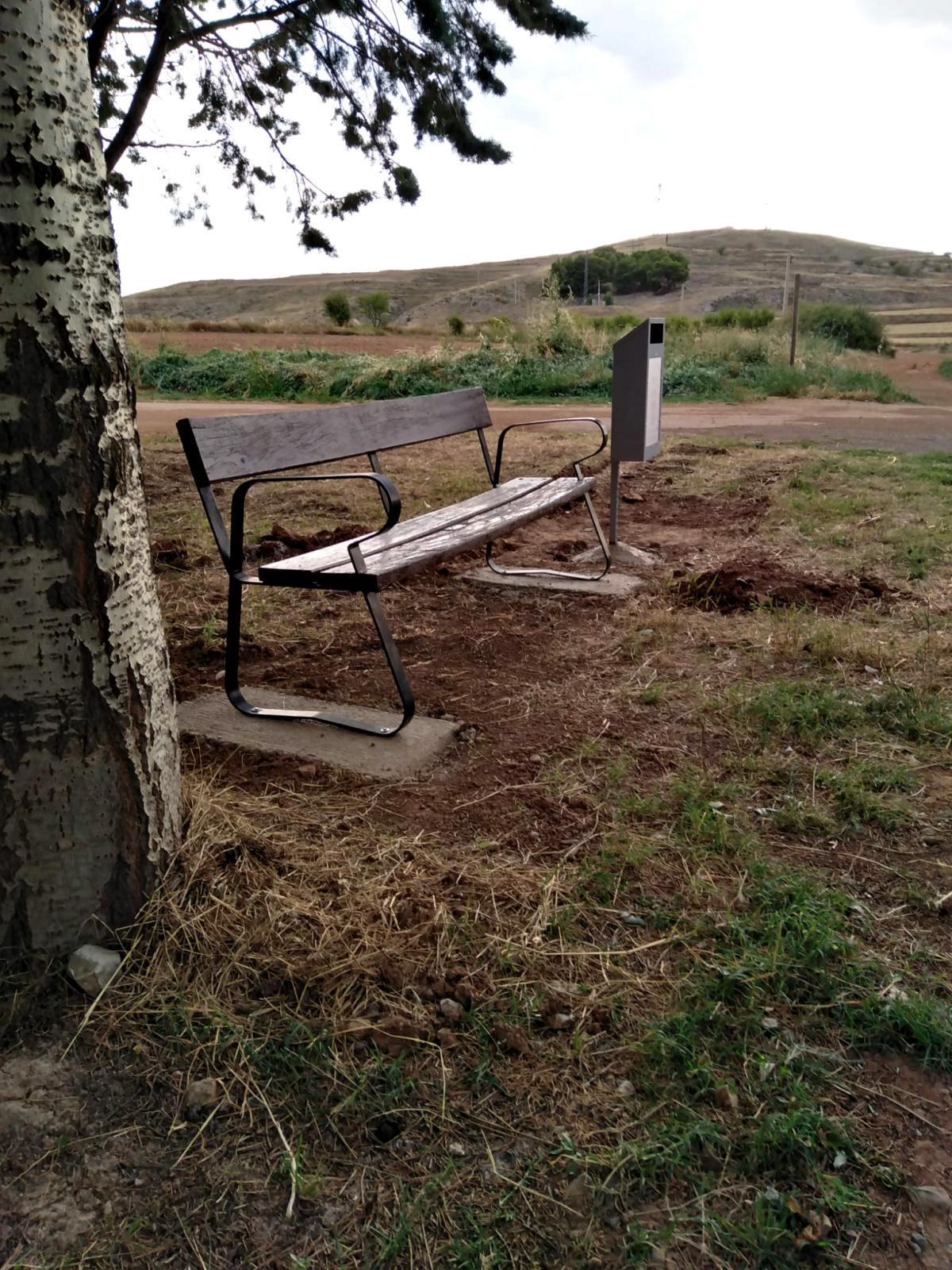 MUNIESA. BANCOS EN EL PASEO DEL REGUERO MUNIESA. BANCOS EN EL PASEO DEL REGUERO