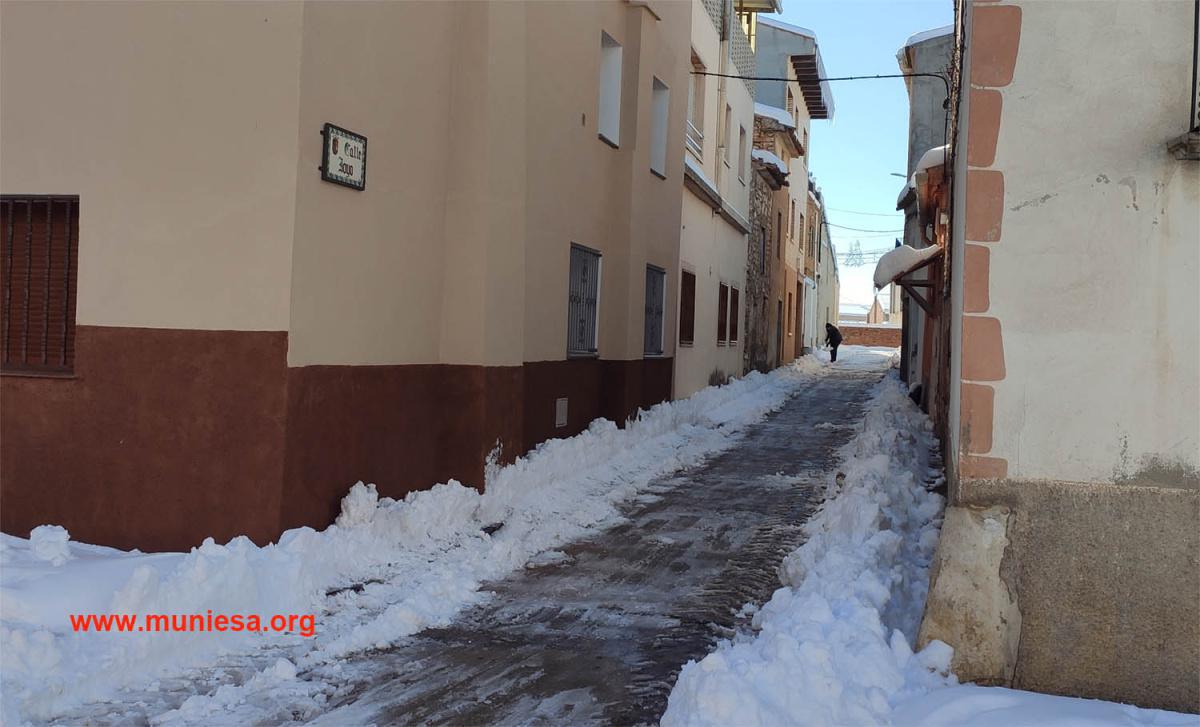 MUNIESA, CON HIELO Y NIEVE. MÁXIMA PRECAUCIÓN MUNIESA, CON HIELO Y NIEVE. MÁXIMA PRECAUCIÓN