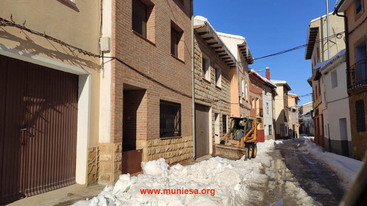 MUNIESA, CON HIELO Y NIEVE. MÁXIMA PRECAUCIÓN MUNIESA, CON HIELO Y NIEVE. MÁXIMA PRECAUCIÓN