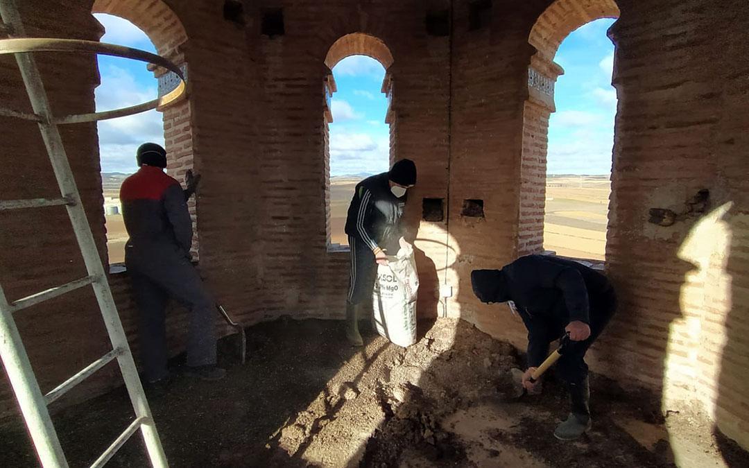 MUNIESA. LA TORRE MUDÉJAR Y LAS PESETAS MUNIESA. LA TORRE MUDÉJAR Y LAS PESETAS