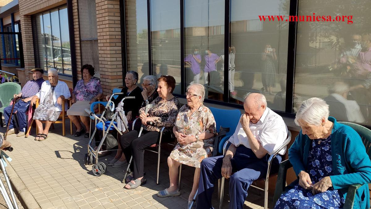 MUNIESA SIEMPRE CON SUS MAYORES MUNIESA SIEMPRE CON SUS MAYORES