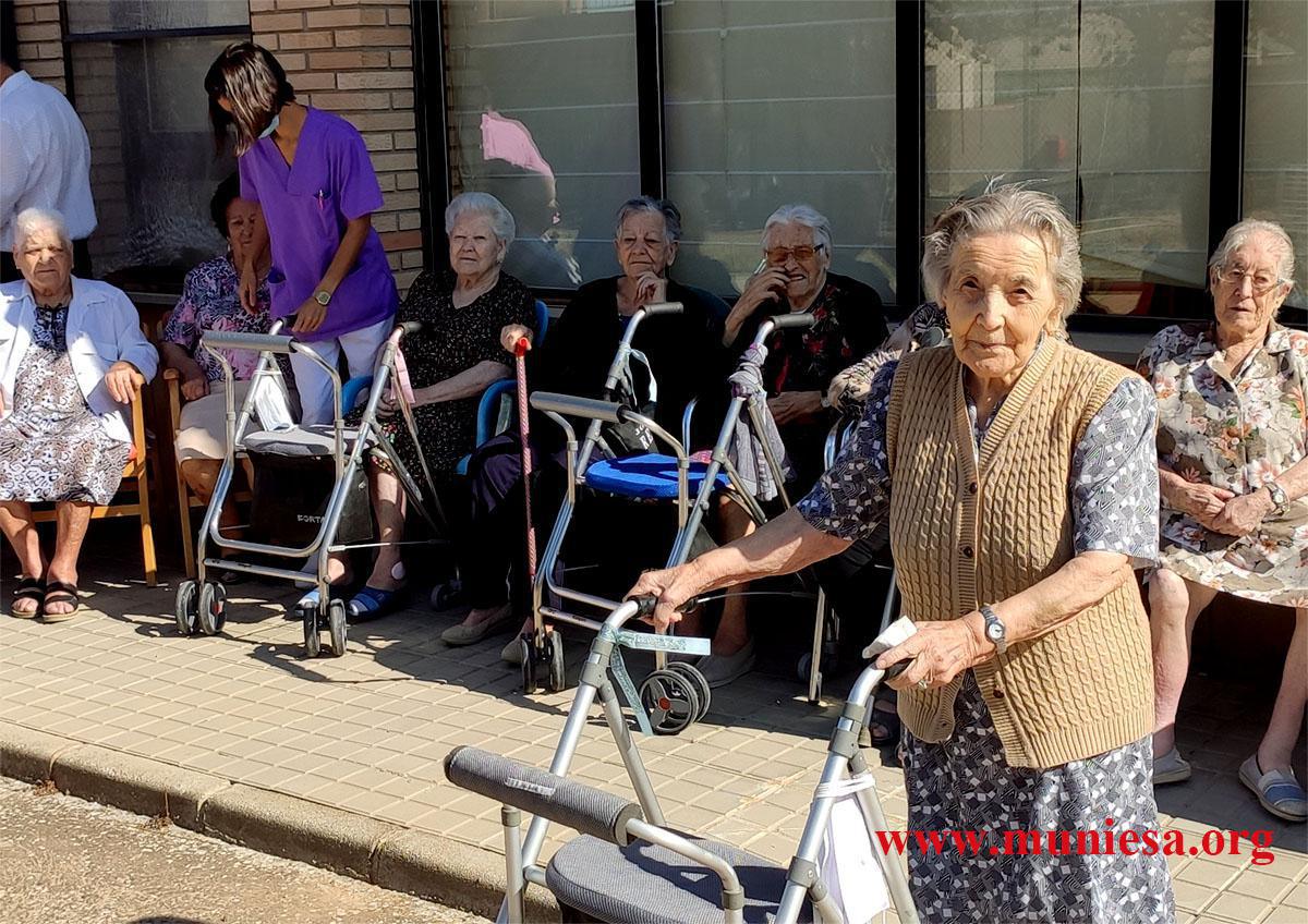 MUNIESA SIEMPRE CON SUS MAYORES MUNIESA SIEMPRE CON SUS MAYORES
