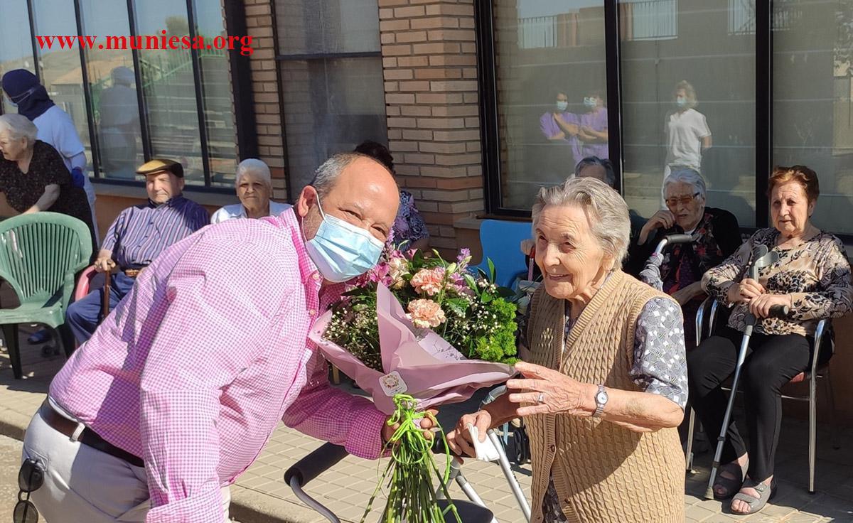 MUNIESA SIEMPRE CON SUS MAYORES MUNIESA SIEMPRE CON SUS MAYORES