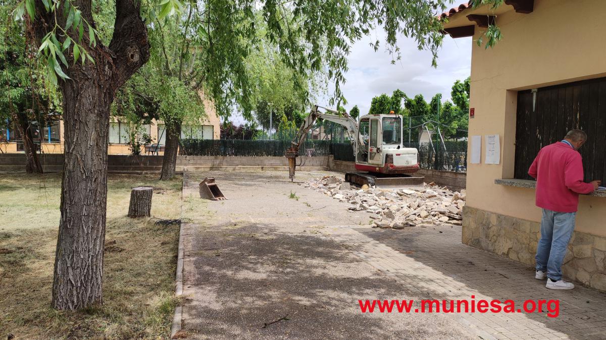 MUNIESA. OBRAS EN BAR DE LAS PISCINAS