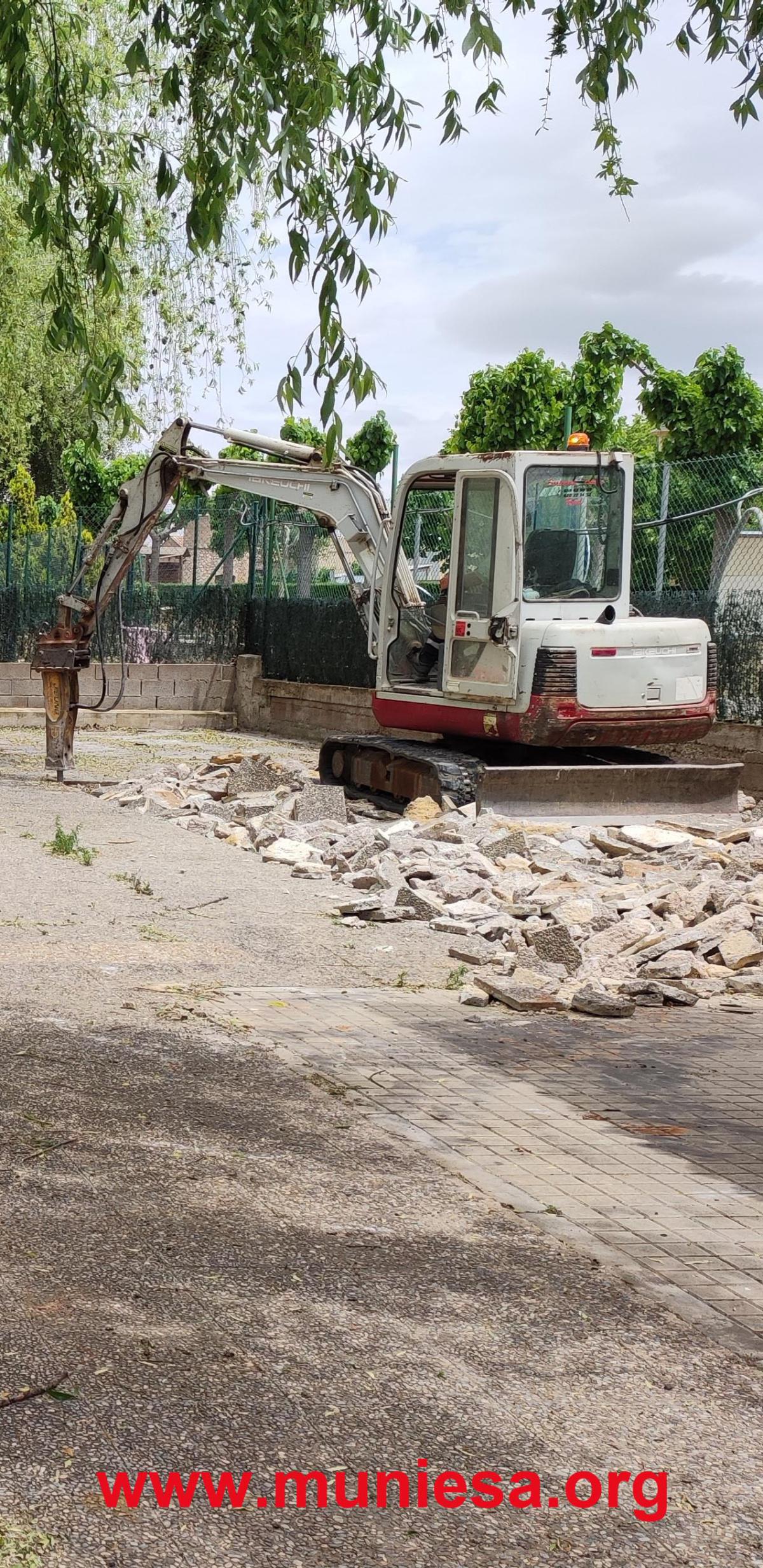 MUNIESA. OBRAS EN BAR DE LAS PISCINAS