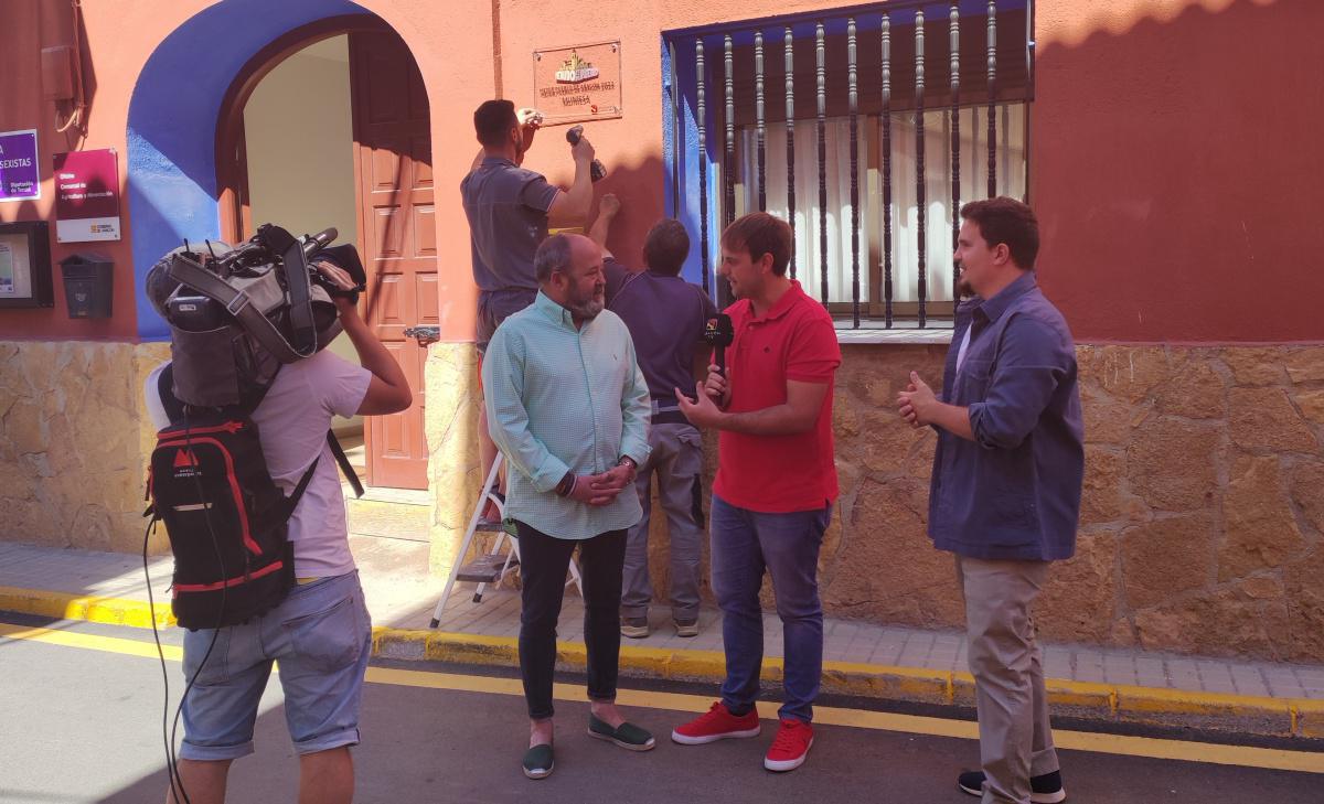 MUNIESA LUCE LA PLACA. VIDEO