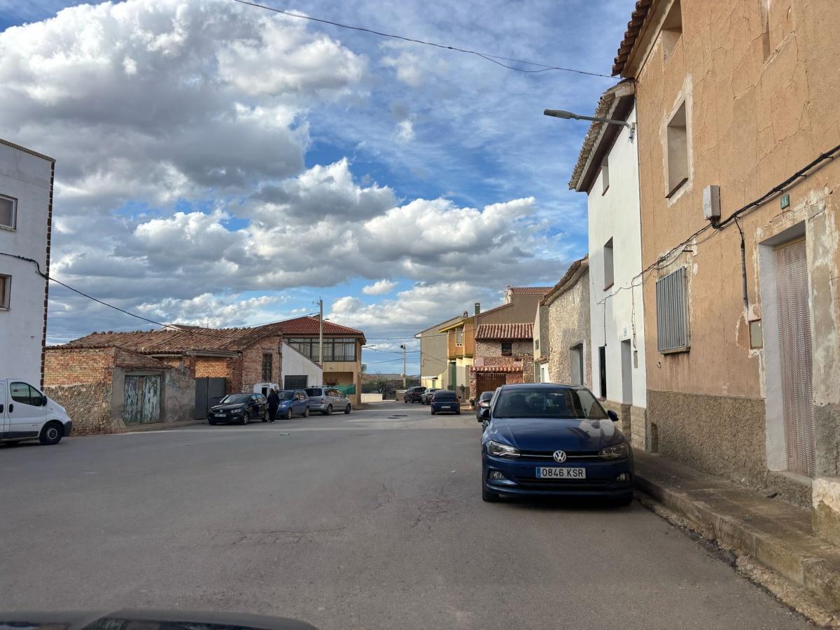 MUNIESA. COCHES APARCADOS. PROCESIONES MUNIESA. COCHES APARCADOS. PROCESIONES