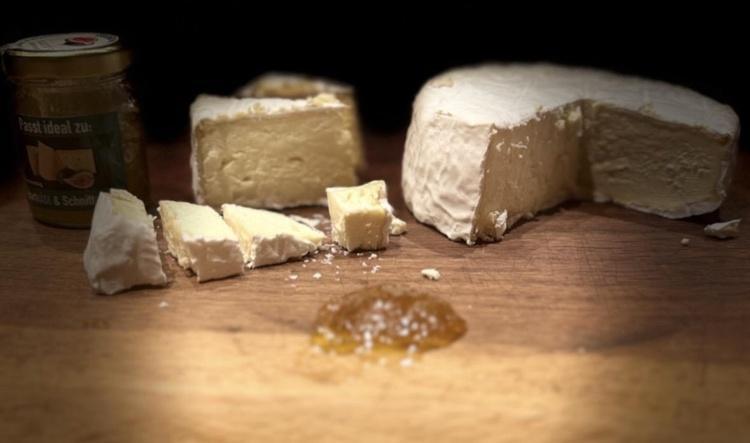 Mein erster Camembert. Passt.