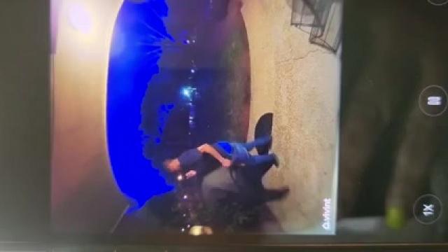 Afro americano le da brutal golpiza a un hispano de Memphis