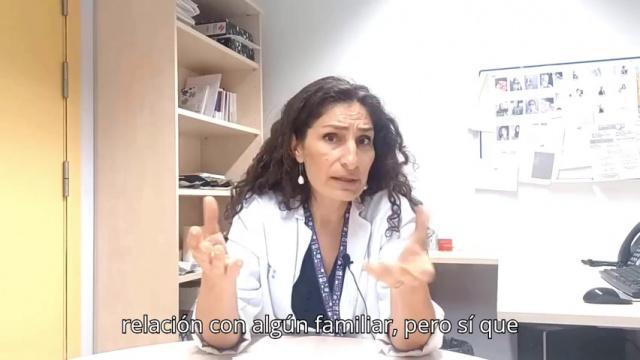¿Puede el hospital dar la noticia a un familiar directo con el que no tengo relación?