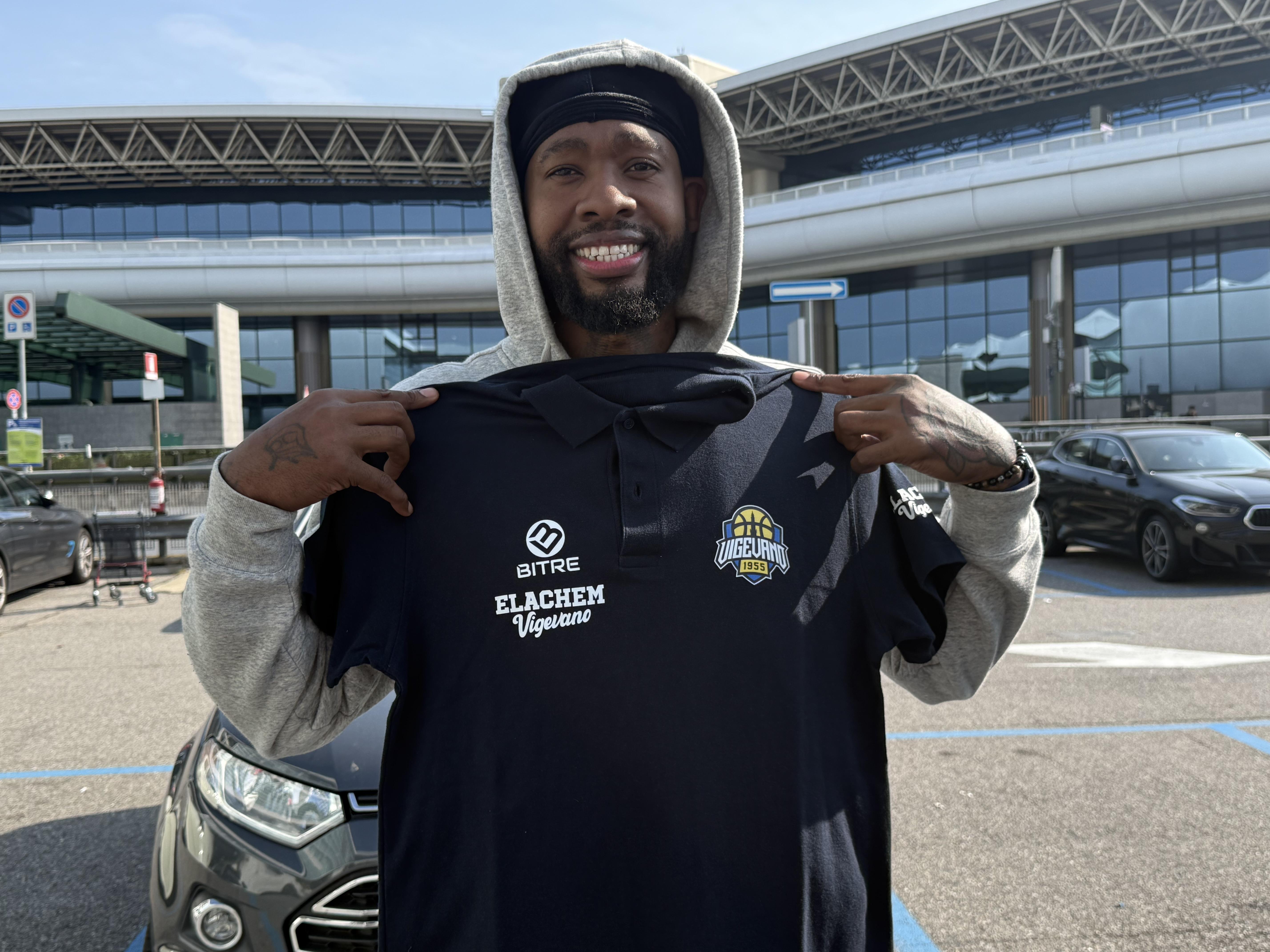 L’arrivo di Freeman a Malpensa con l’amata Baby: “Ci vediamo presto”