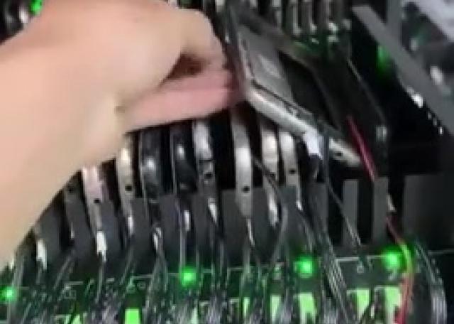 حسابات بلا بشر: كيف تصنع مزارع الروبوتات وهم الدعم لحماس على شبكات التواصل؟