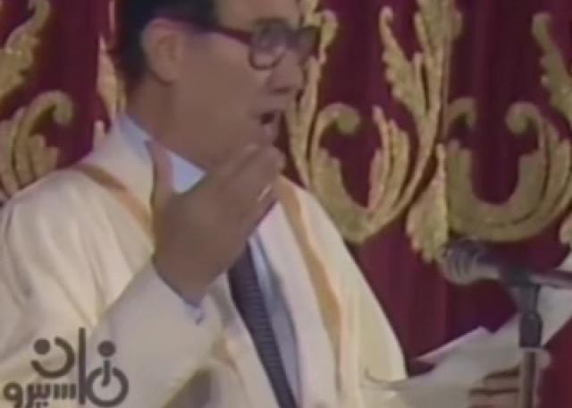 محمد سيد الكونين والثقلين والفريقين من عربٍ ومن عجمِ