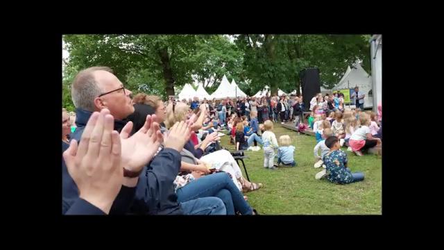Pastor sien Kau - beim plattdeutschen Singfestival der Harener Schulen an der Mersmühle