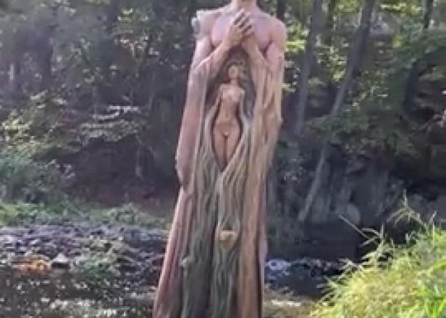 L'artiste tchèque Marek Cinko crée d'étranges sculptures en bois inspirées des extraterrestres et des elfes