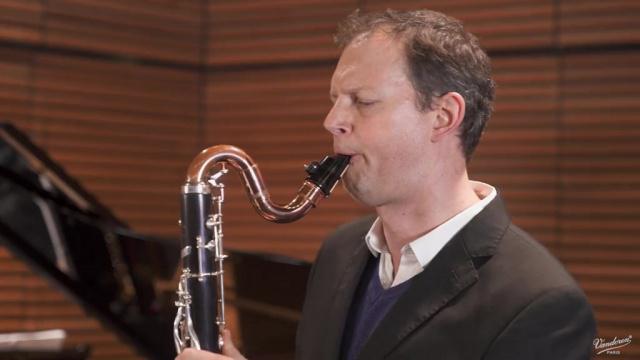 Vincent Penot plays "Bords de Seine" from André Chpelitch