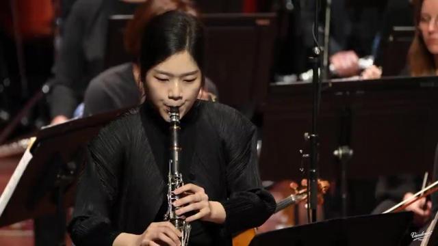 Yebin Seo plays E. Desimpelaere clarinet Concerto