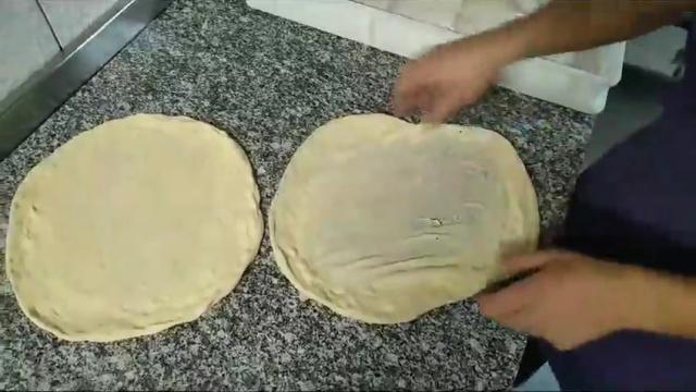 Si vous faites un trou dans votre pâte à l'étalage