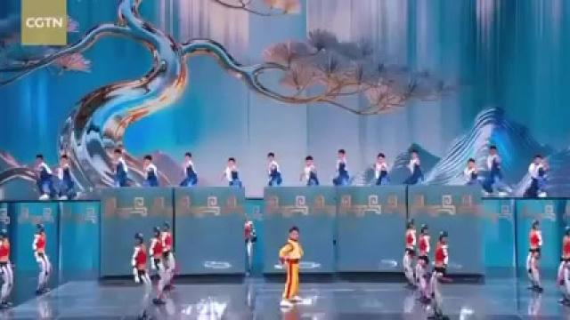 الصين تستعرض جيلًا جديدًا من الروبوتات: من تحريك المناديل إلى الشقلبات الخلفية وفنون الكونغ فو