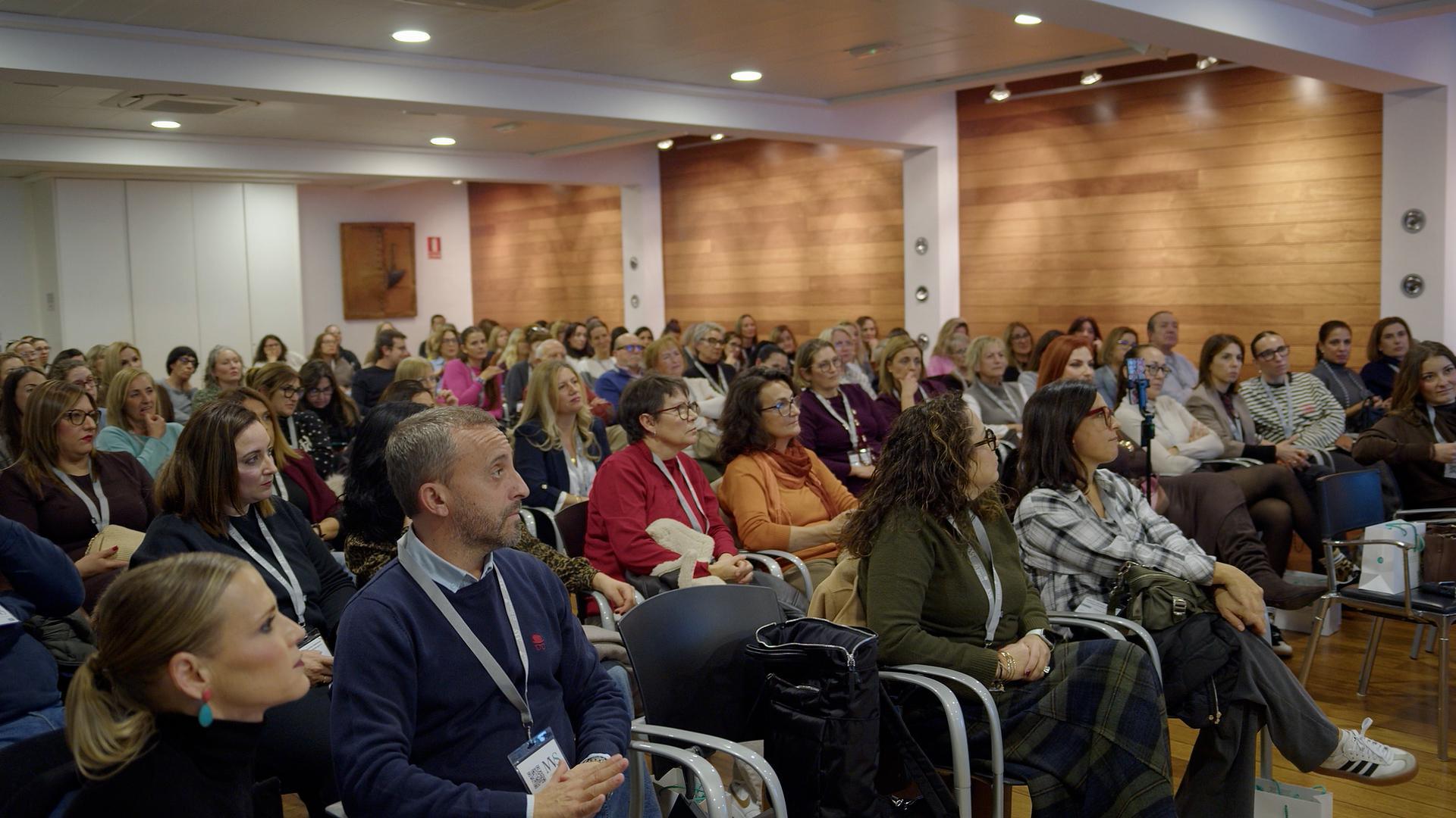 Farmacia El Raset de Dénia aborda la ansiedad, la menopausia y la depresión en una exitosa ponencia