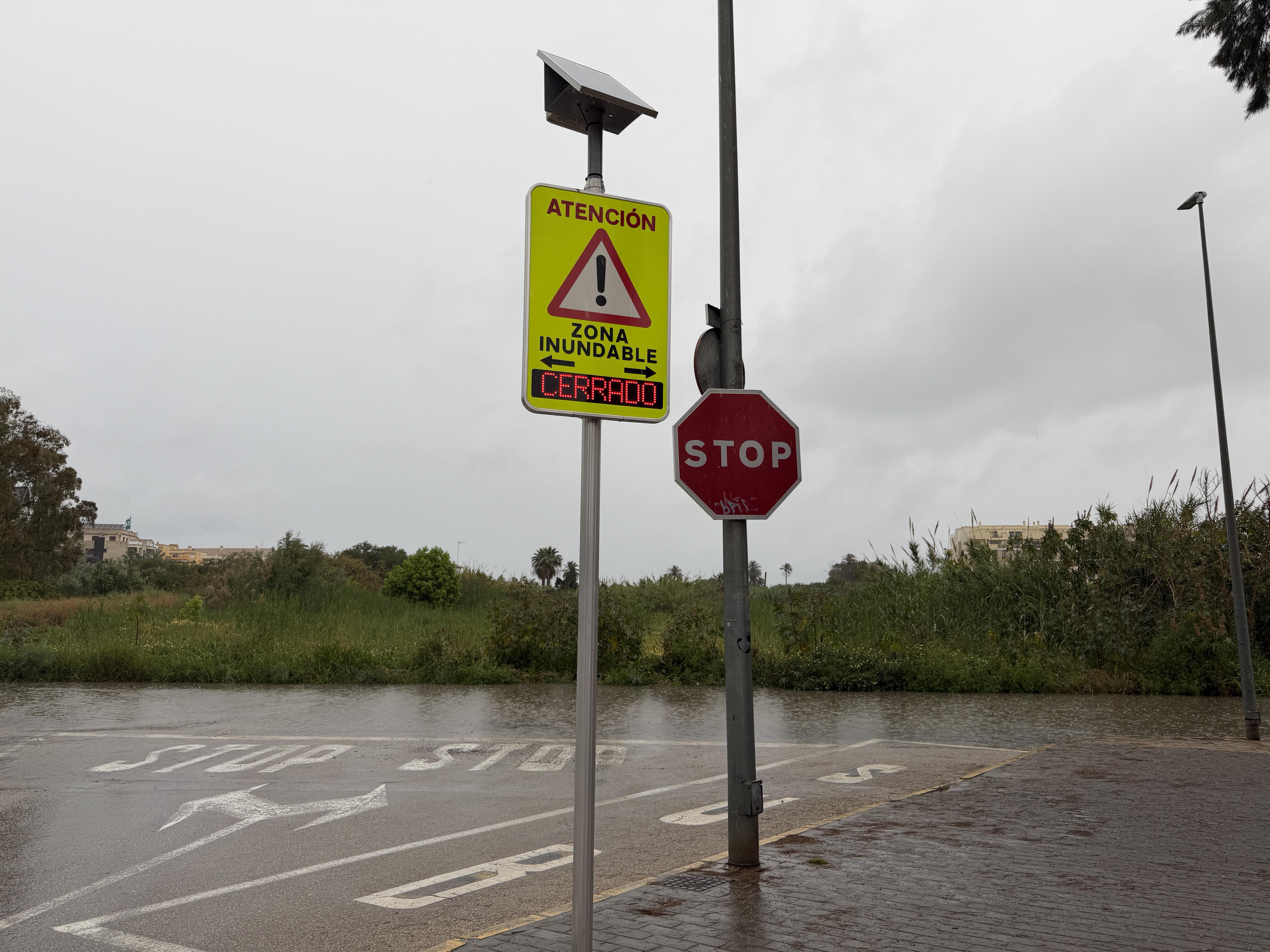 La lluvia vuelve a poner en jaque a Dénia con cortes e incidencias por inundaciones