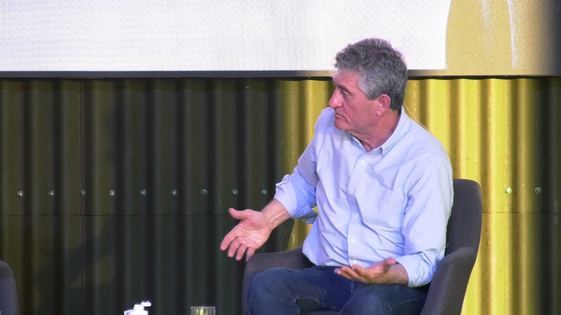 Guillermo Fesser en Dénia: "En EE.UU. llevamos 50 años sin ley de migración"