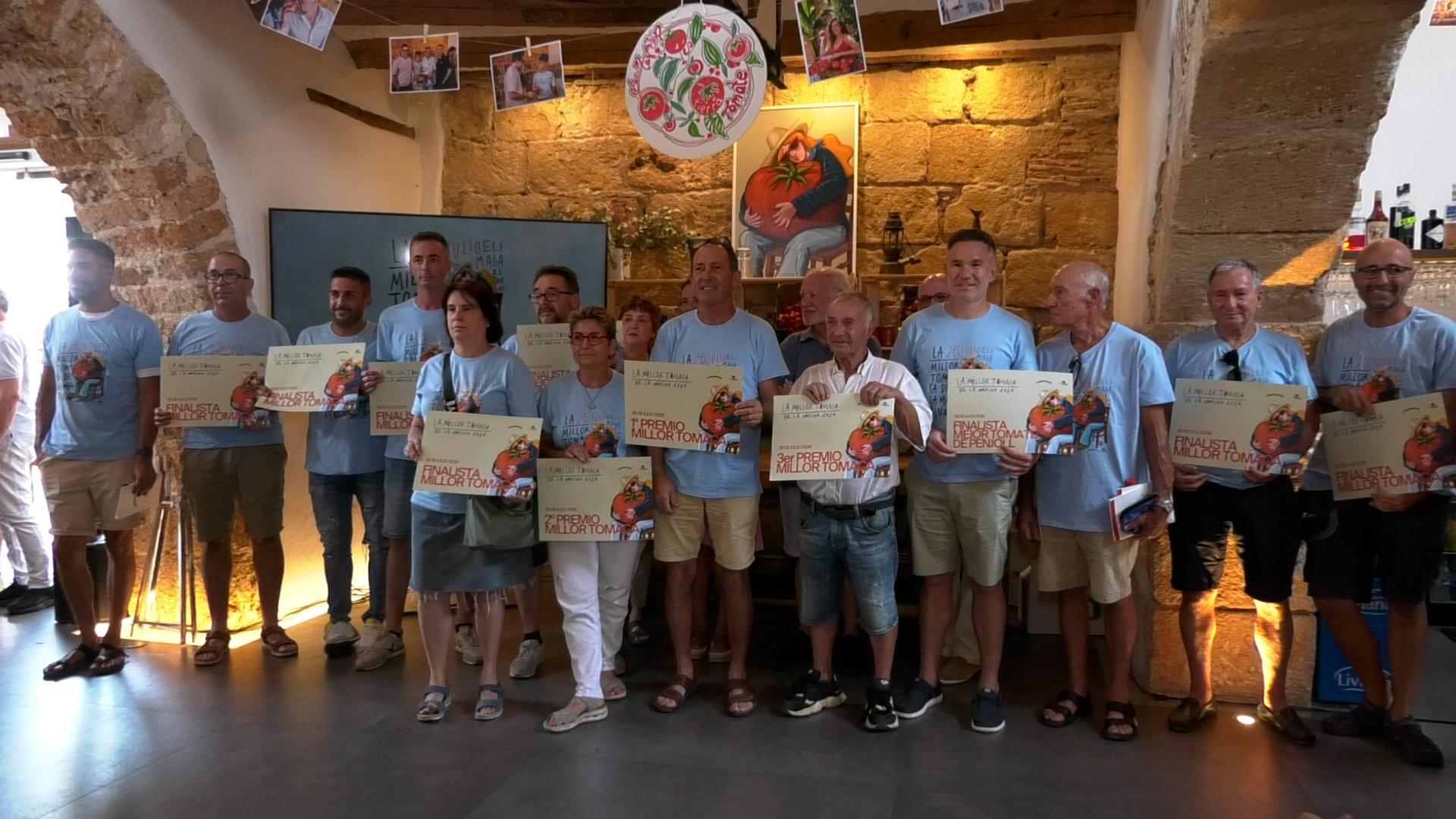El benisser Javier Cardona s'alça amb el premi a la millor tomaca als Magazinos de Dénia
