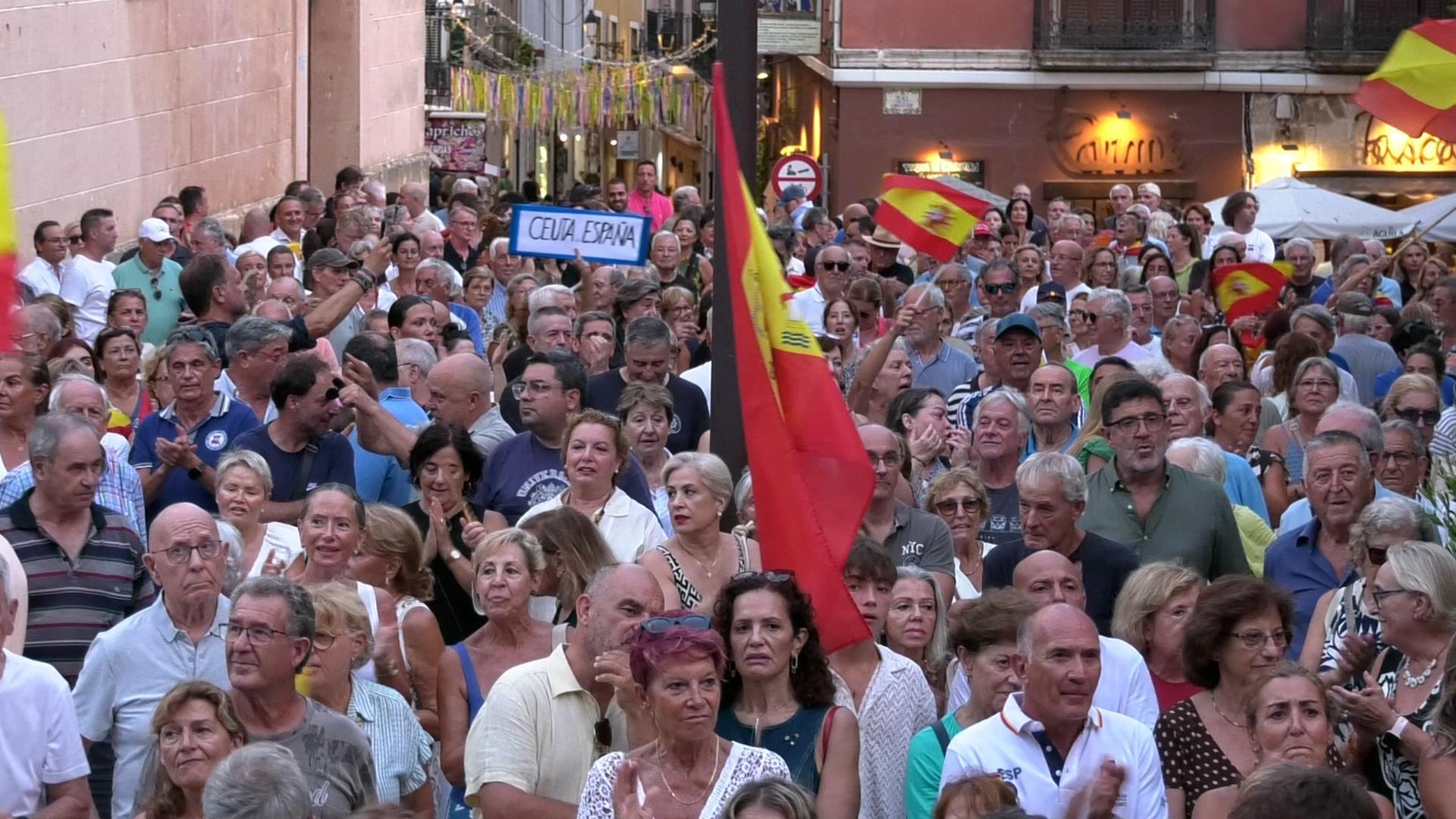 Dénia se moviliza en apoyo a Ceuta en una concentración marcada por la unidad ciudadana