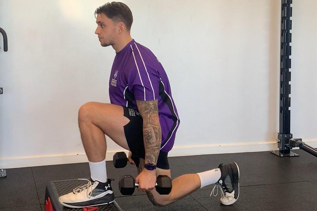 Reverse Deficit Lunges 