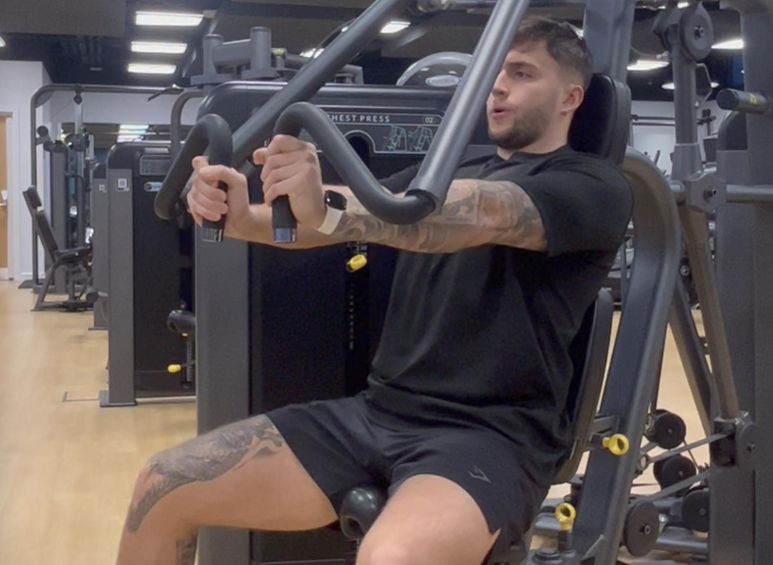 Machine Chest Press (Neutral Grip)