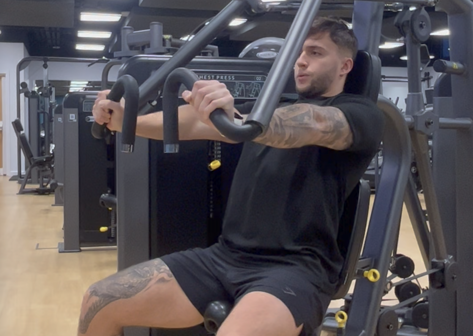 Machine Chest Press (Wide Grip)