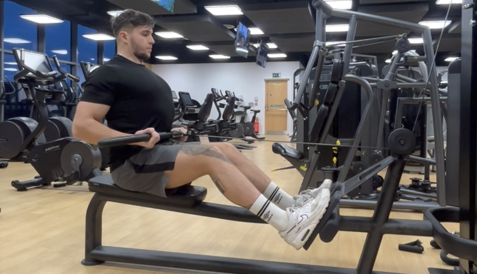 Seated Cable Row (Supinated Grip)