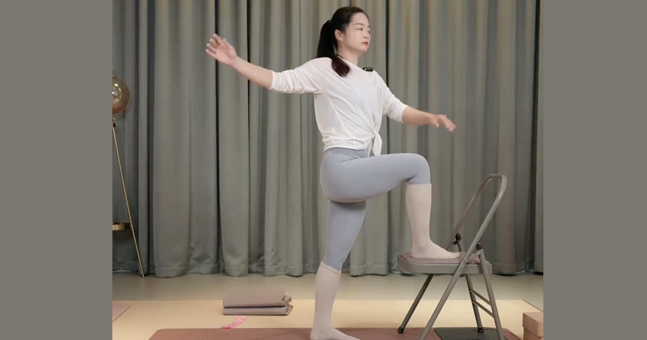 Chair-Assisted Yoga Twist: Detox & Relieve Digestive Discomfort in 5 Minutes