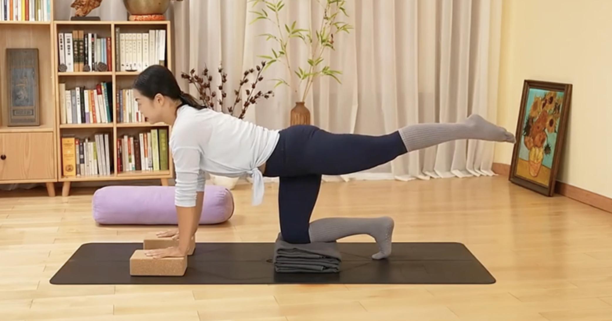 Cat-Pose Sequence: Core & Back Relief in Under 3 Min
