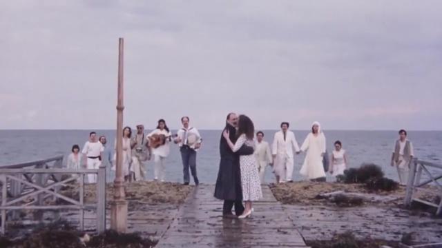مقطوعة "By The Sea" من فيلم Eternity and a Day للموسيقارة اليونانية إيليني كاريندرو