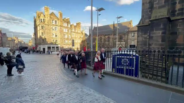 Rotary Tielt walking the Royal Mile