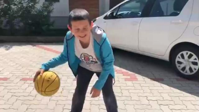 Clip_9_e: Lavoro tecnico in casa - Abilità con palla e bottiglia