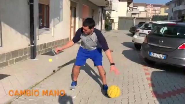 Clip_9_f: Lavoro tecnico in casa - Ball Handling con Boxing Ball