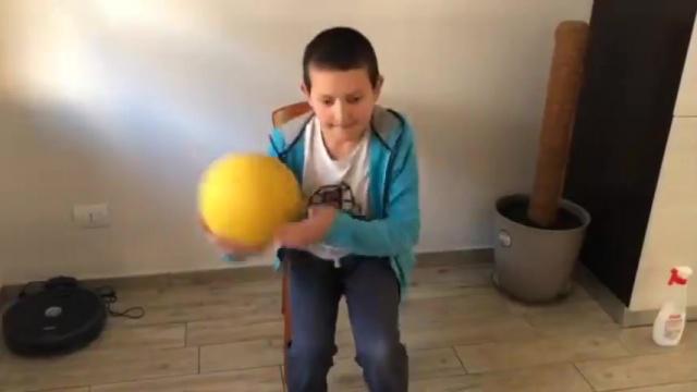 Clip_9_g: Lavoro tecnico in casa - Ball Handling con Sedia