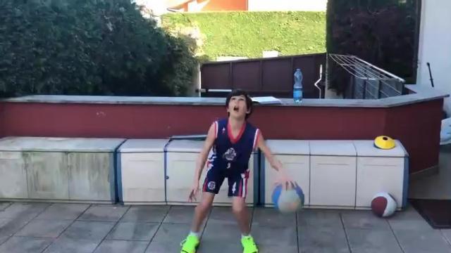 Clip_2_b: ABILITA’ CON PALLA e pallina da tennis