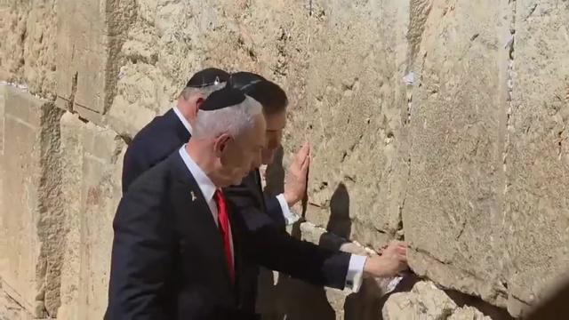 نتنياهو وروبيو وهكابي عند حائط البراق بالقدس  