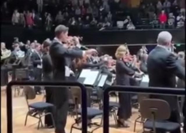 اقتحام حفل الأوركسترا الإسرائيلية في باريس ومحاولة الفوضى… ونشيد «هاتكفا» في النهاية