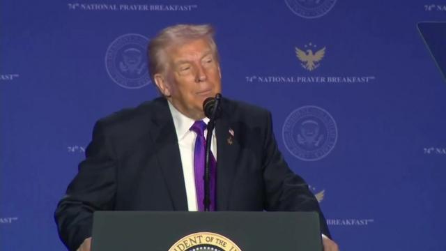 ترامب يتعهد بـ"إعادة تكريس" أمريكا كأمة واحدة تحت حكم الله في تجمع وطني ضخم