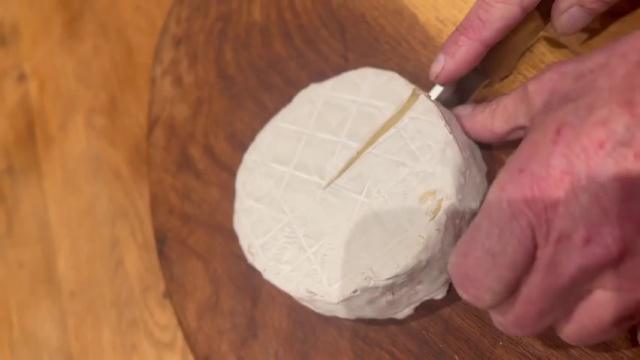 Anschnitt meines ersten Camemberts